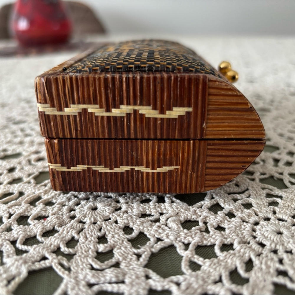 Coin purse rattan bamboo vintage. Inside is very clean!! - Picture 6 of 12